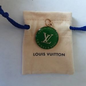 Luxury zipper pull green